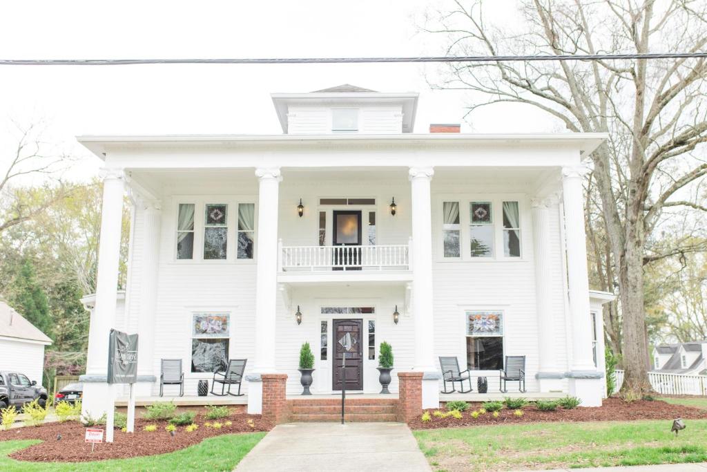 Sparrow Grove Manor image