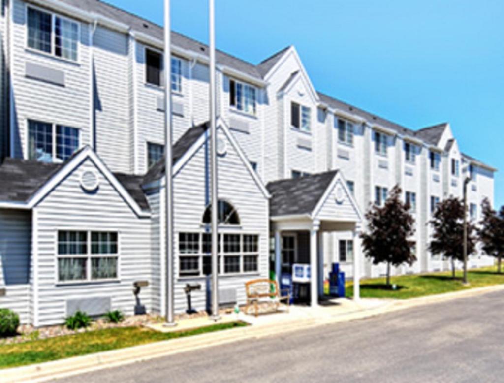 Microtel Inn & Suites by Wyndham Rochester North Mayo Clinic photo 4