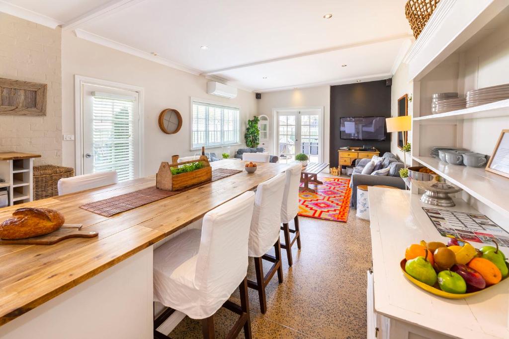 The Edward Townhouses 155 & 157 - Tap to explore photos