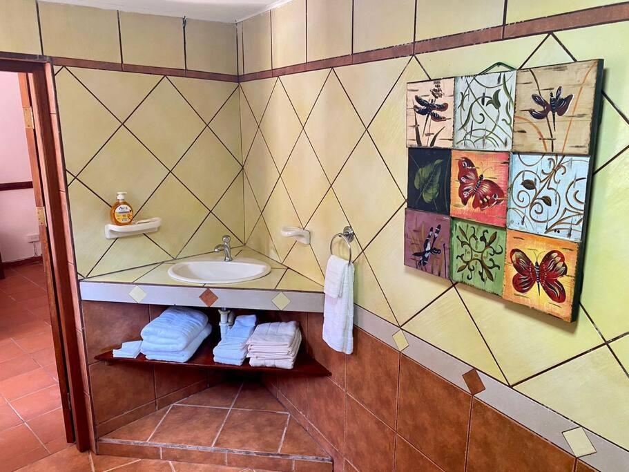 3-bedroom villa with a jacuzzi photo 4
