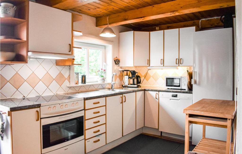 Nice Home In rkelljunga With Wifi And 7 Bedrooms photo 3
