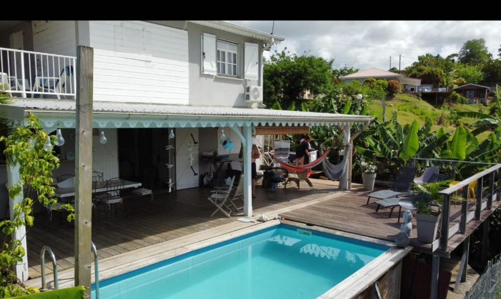CHARMANT HAUT DE VILLA AVEC PISCINE PARTAGEE photo 4