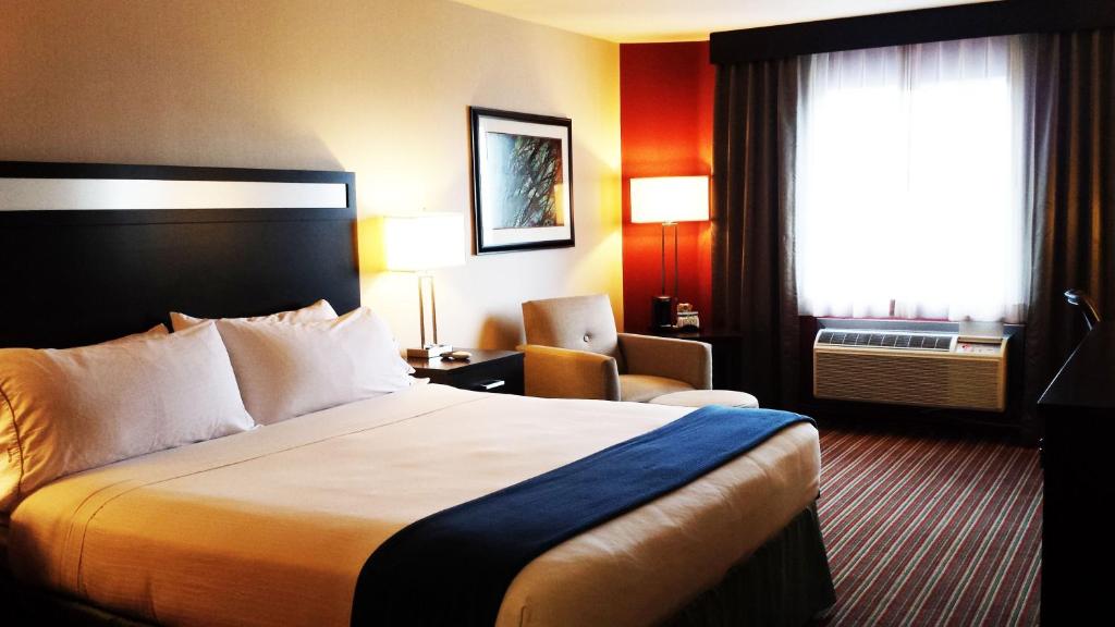 Holiday Inn Express Bakersfield, an IHG Hotel image