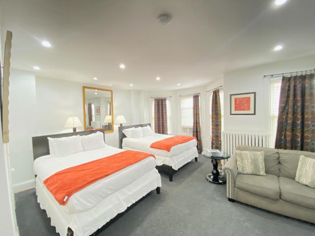 Gorgeous Refurbished 1Bdrm and 1Den Home image