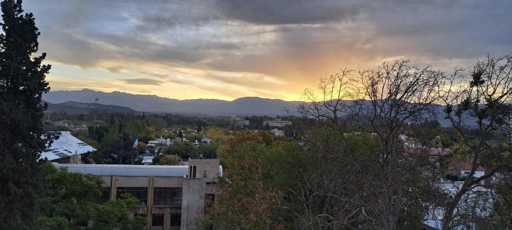 La mejor vista a las Montañas y la Ciudad photo 3