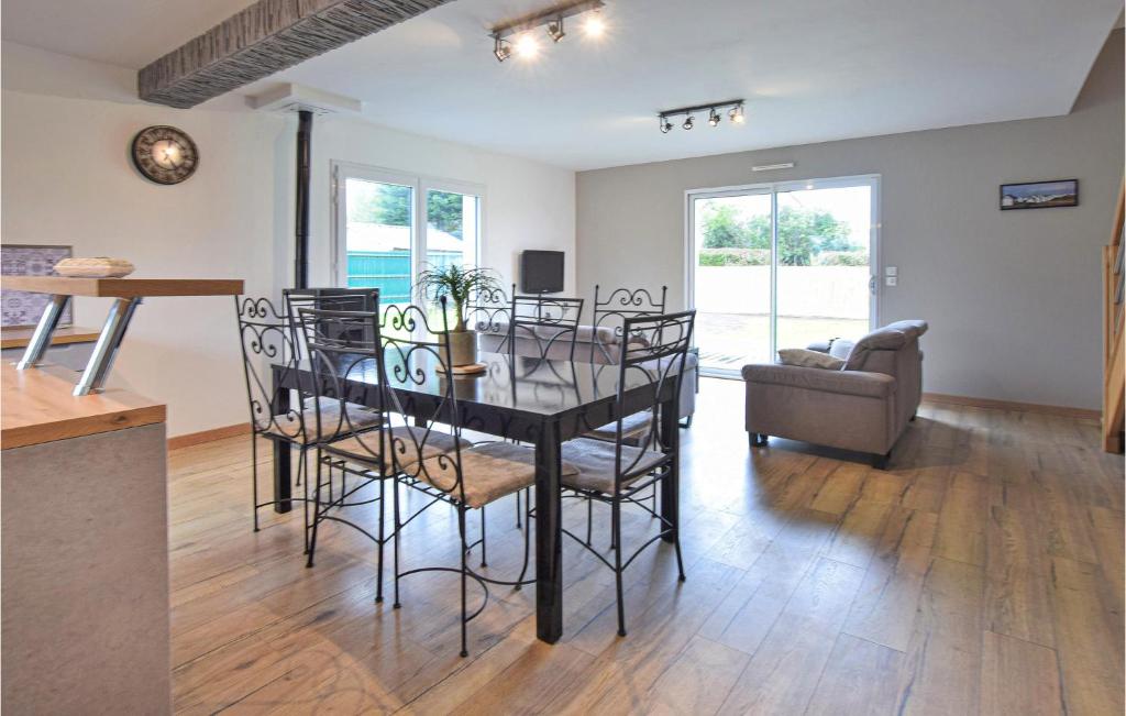 Stunning Home In Gouville-sur-mer With Wifi And 4 Bedrooms photo 2