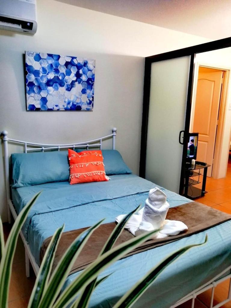Cozy condo for rent photo 3