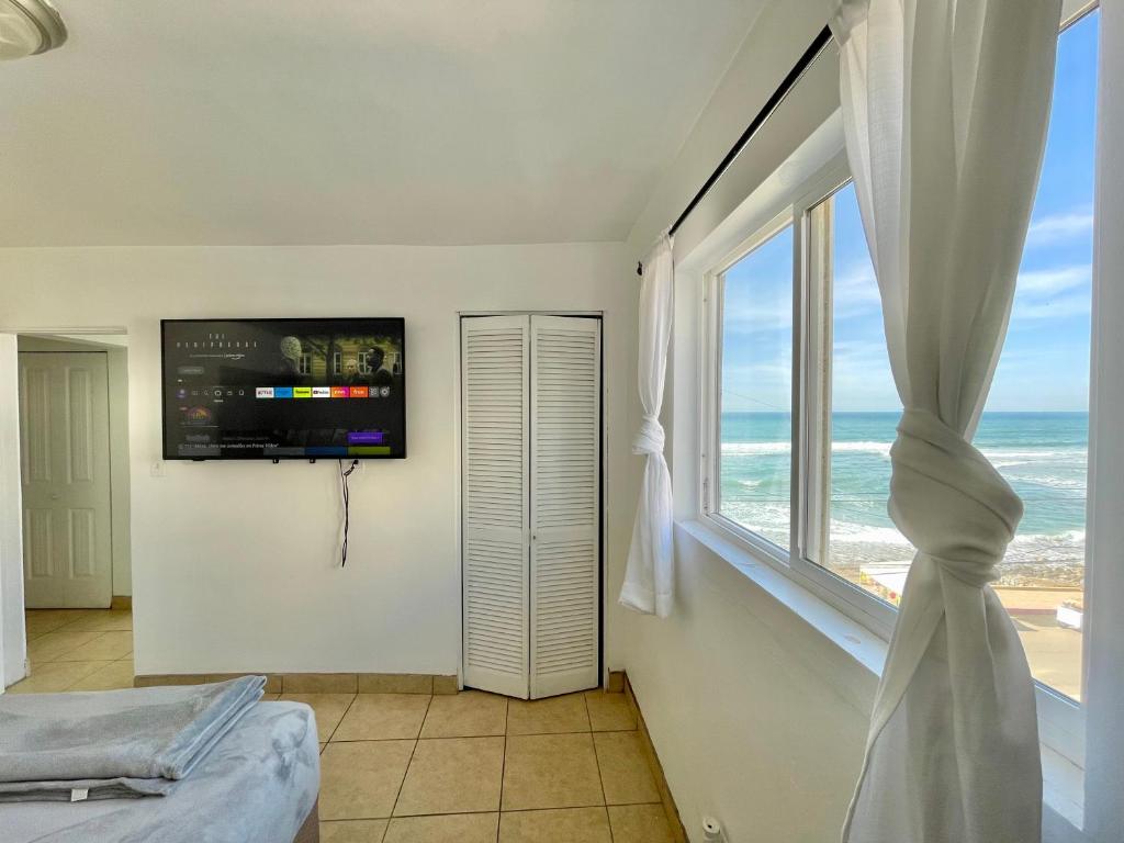 Beachfront, sun, sand & fun - Cozy 1 Bdr Apt photo 4