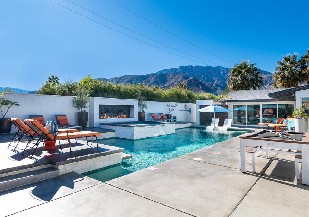 Luxury Desert Oasis