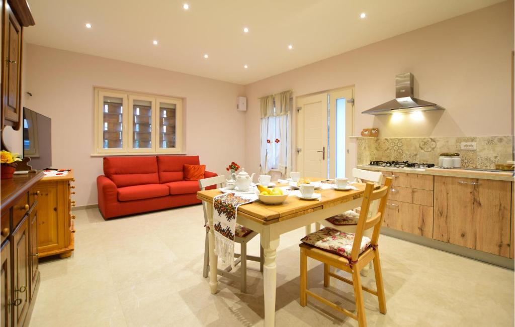 Amazing Home In Camaiore With 2 Bedrooms