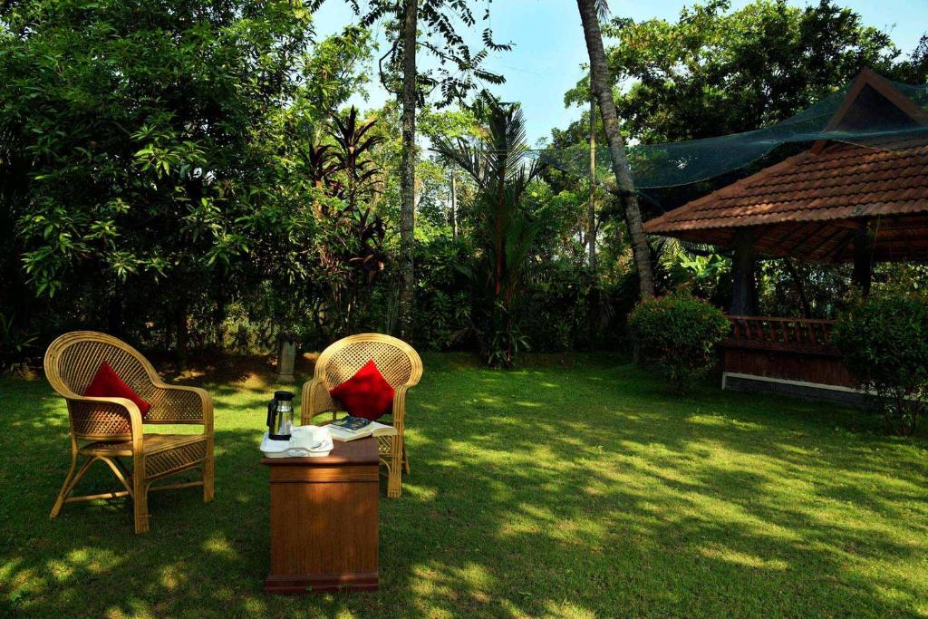 The Backwater Heritage- Comp Breakfast with River View & Lawn by StayVista photo 3