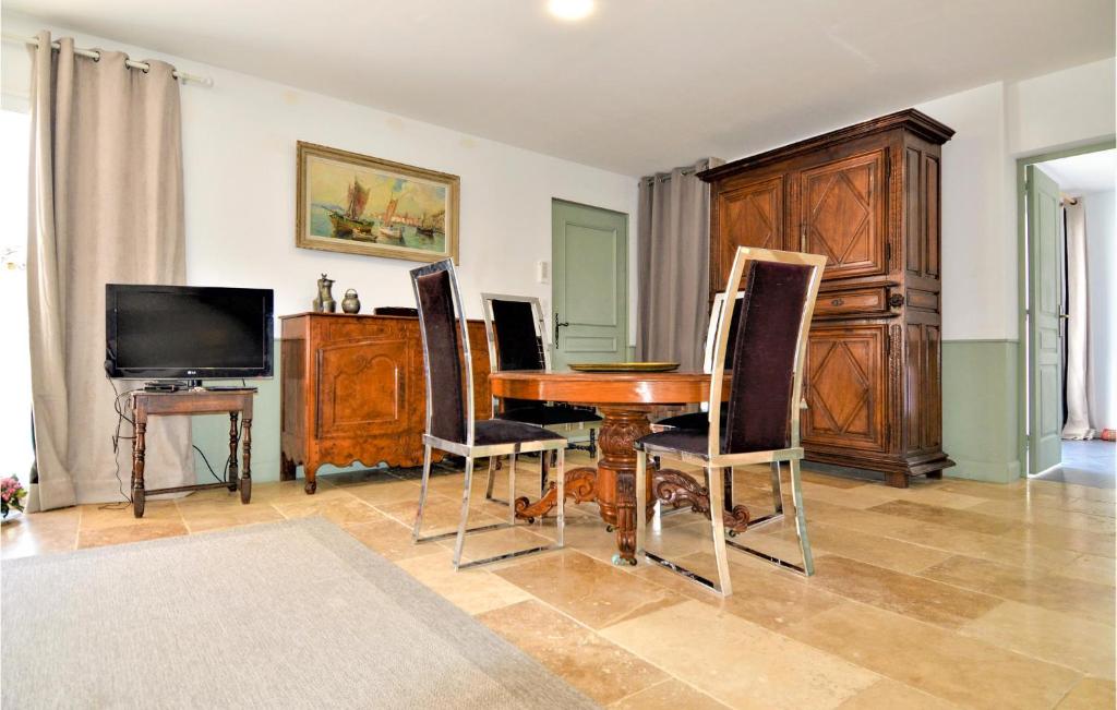Nice Home In Carpentras With Wifi, Private Swimming Pool And 3 Bedrooms photo 2