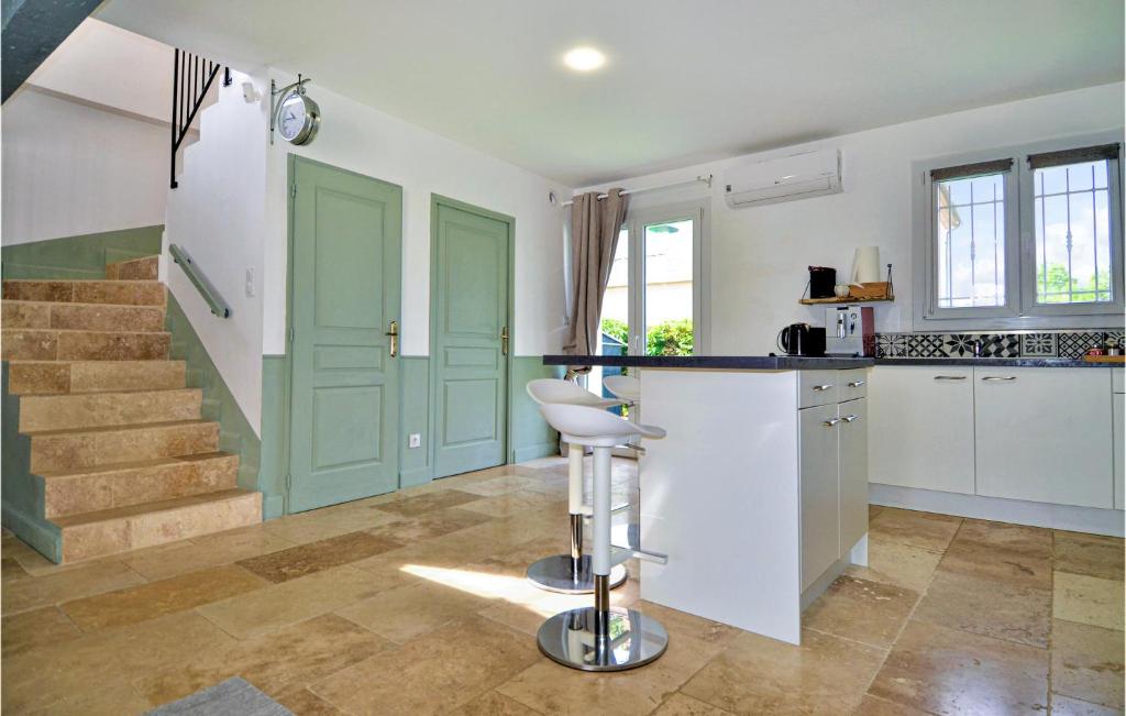 Nice Home In Carpentras With Wifi, Private Swimming Pool And 3 Bedrooms photo 3