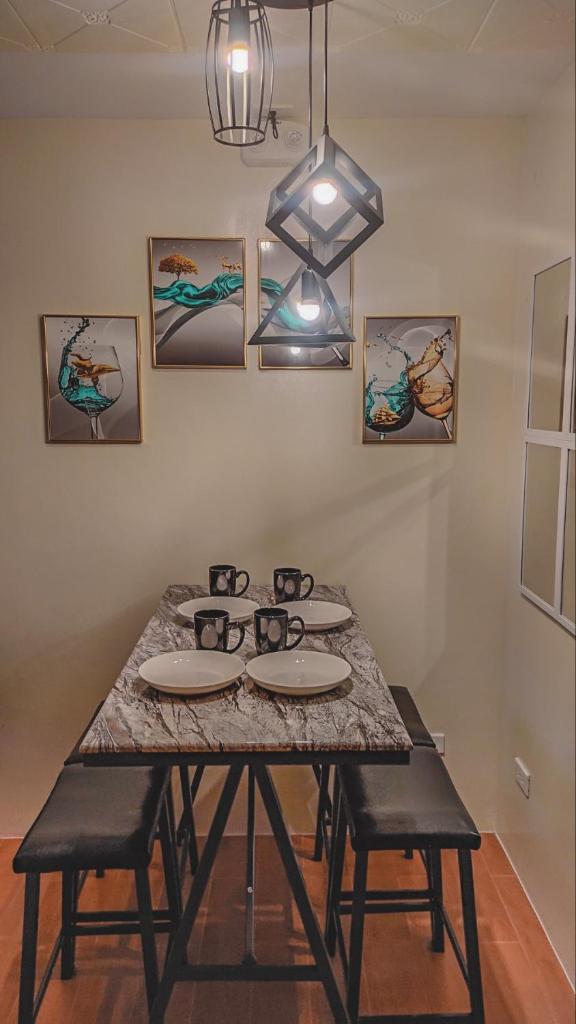 Davao Vacation Hub near Sasa ferry terminal with netflix,Wifi, pool access photo 4