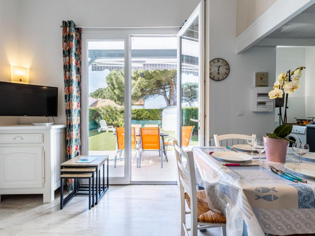 Holiday Home Les Palmyriennes-3 by Interhome photo 2