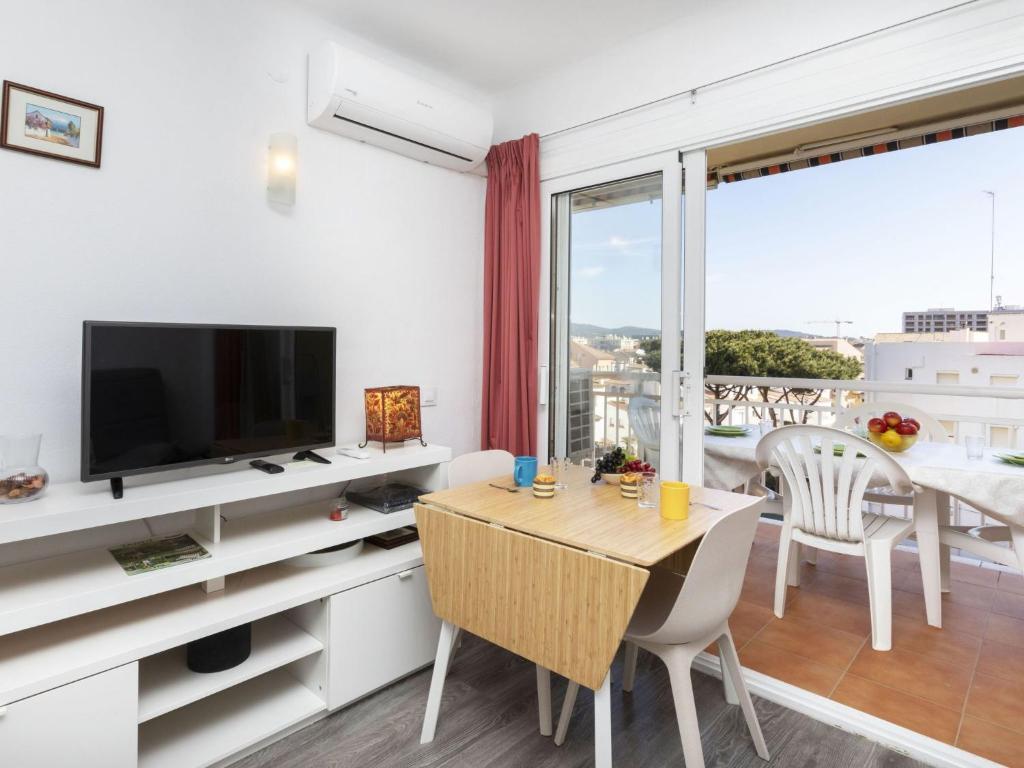 Apartment Montseny by Interhome photo 2
