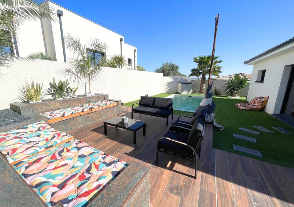Villa contemporaine avec piscine proche des plages photo 1