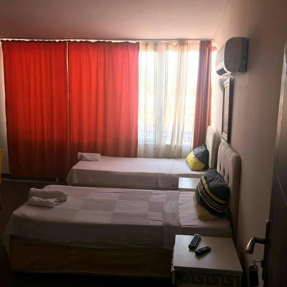 HELENE OTEL photo 4