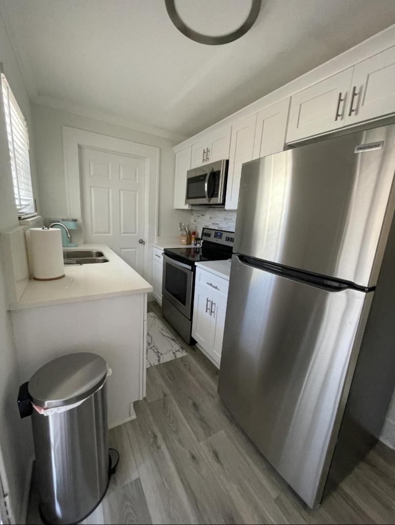 The Blue Wave Suite Unit B photo 4