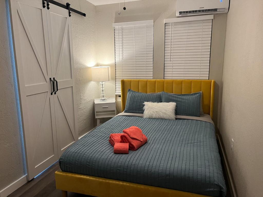 The Blue Wave Suite Unit C image