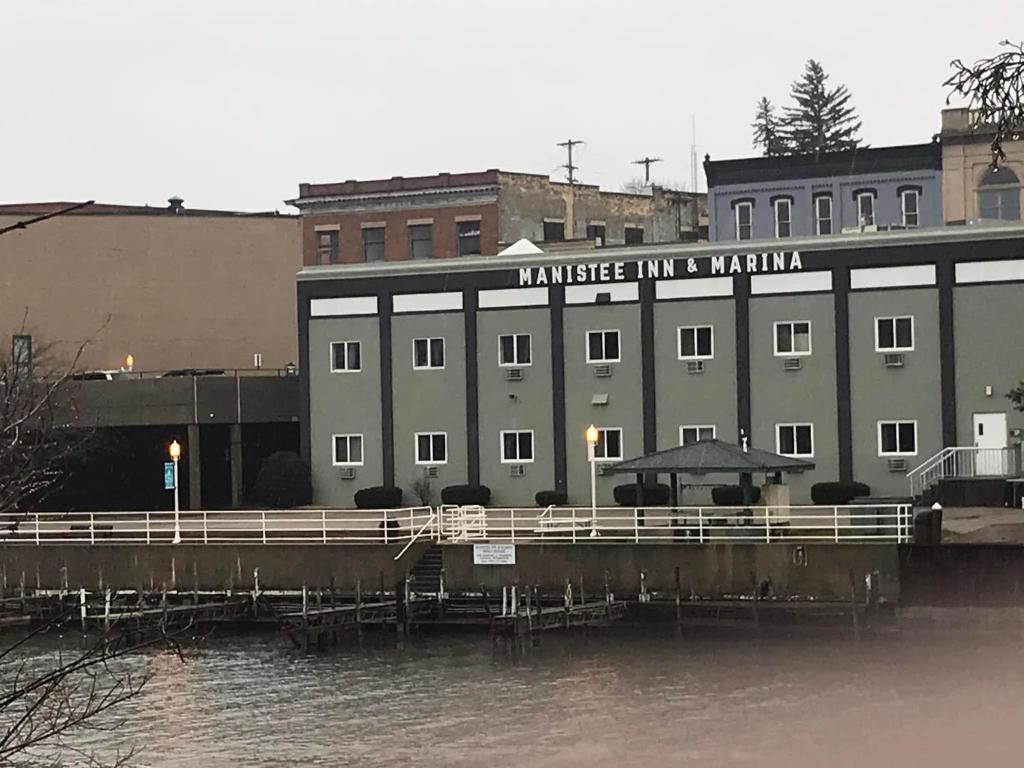 Manistee Inn & Marina image