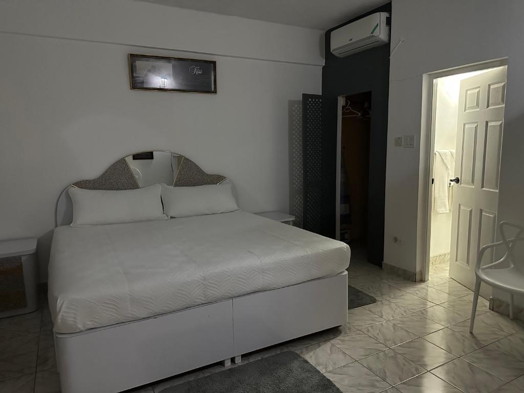 Remarkable 1-Bed Apartment in Montego Bay photo 2