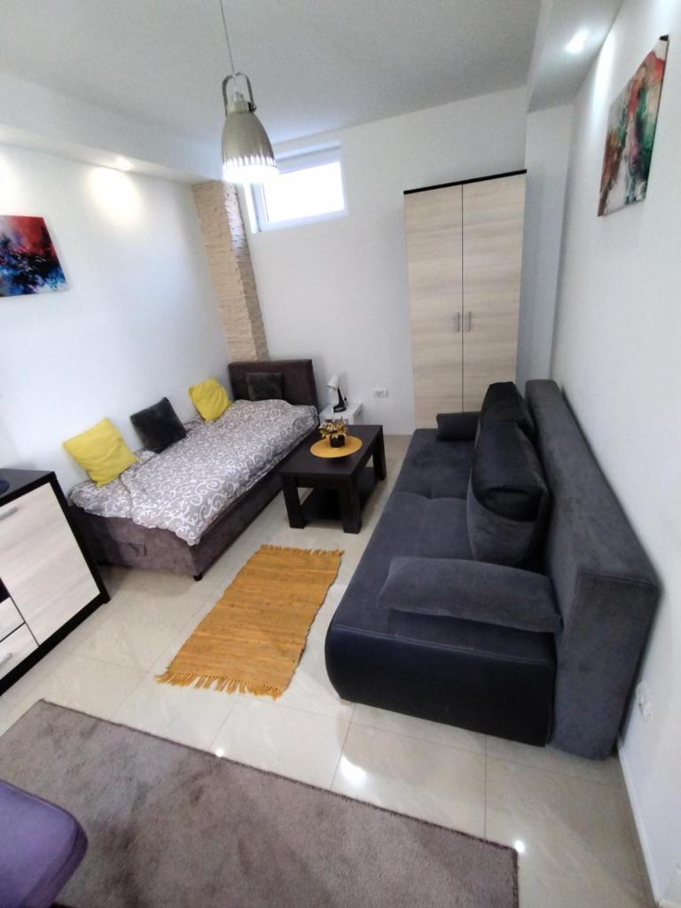 Studio F100 photo 1
