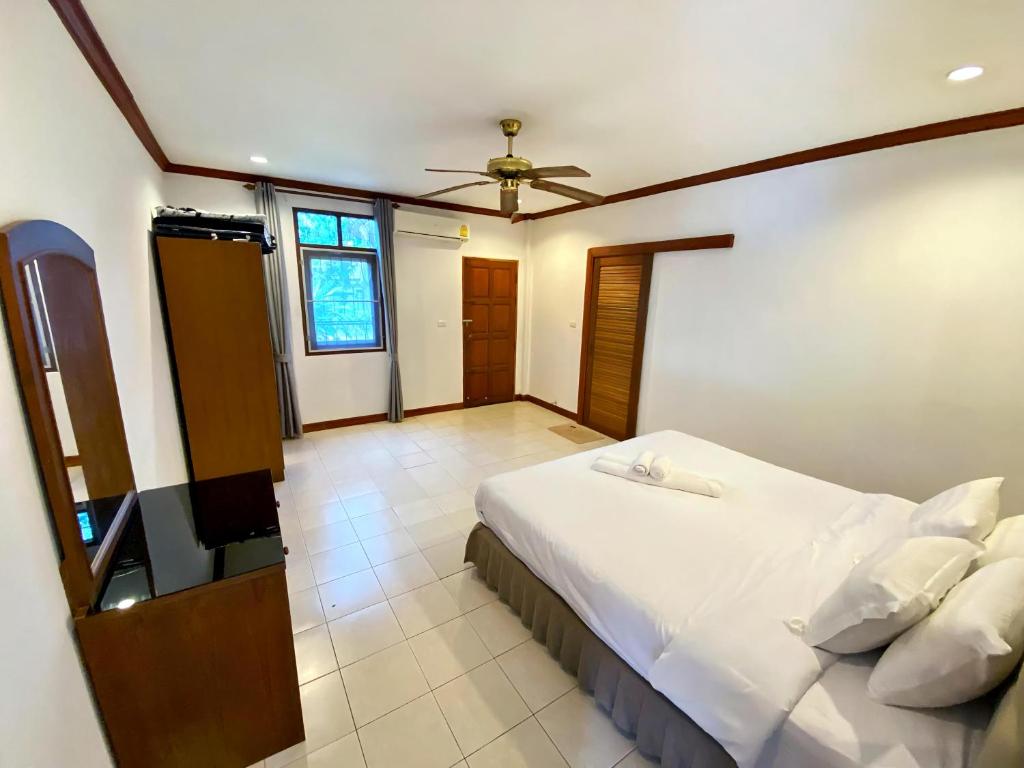 2-Bedrooms Cozy house with free wi-fi #2 photo 4