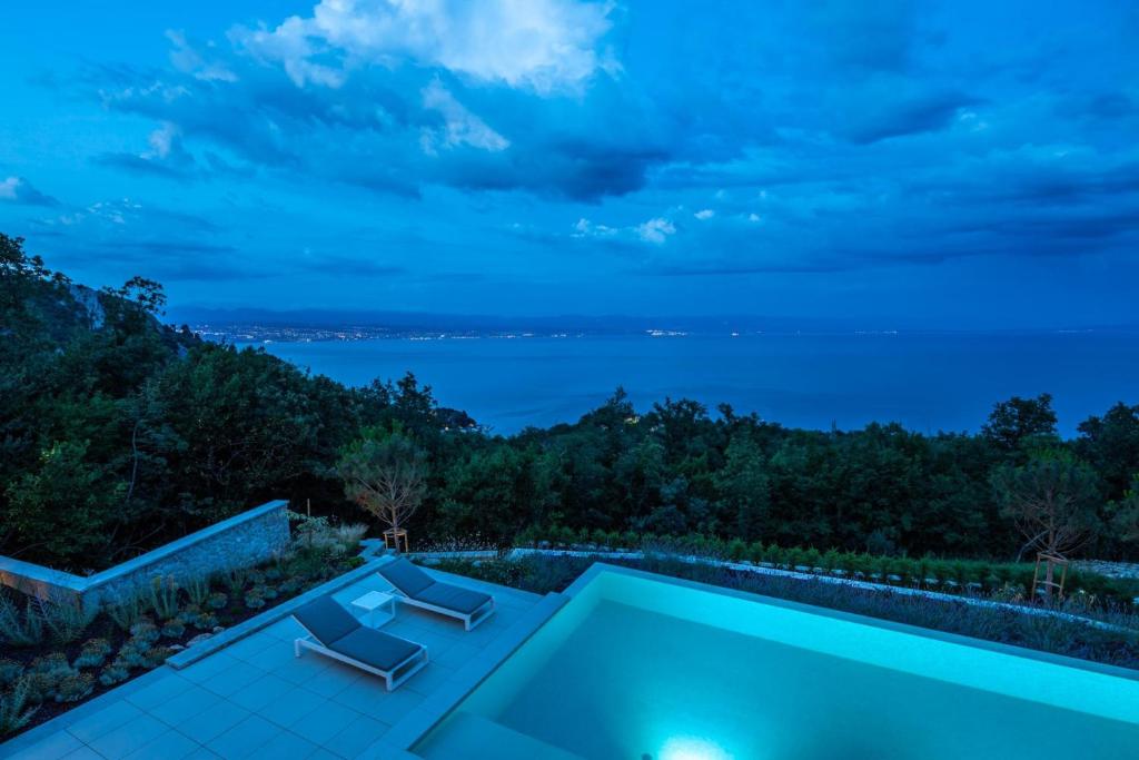 Villa Aura Caesar - 5 Bedroom villa - Ultra modern and luxurious - Stunning sea and town views photo 2