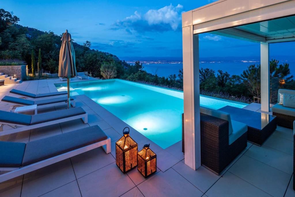 Villa Aura Caesar - 5 Bedroom villa - Ultra modern and luxurious - Stunning sea and town views photo 4