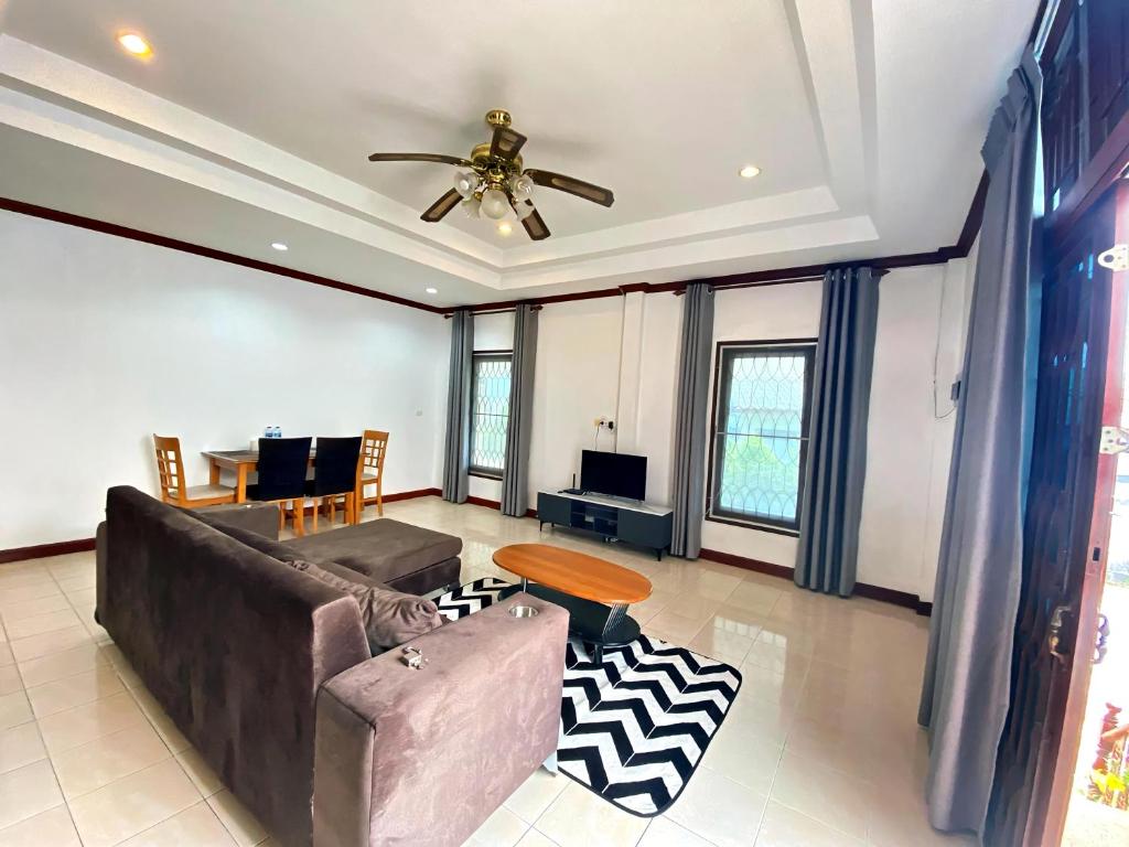 2-Bedrooms Cozy house with free wi-fi #2 photo 1
