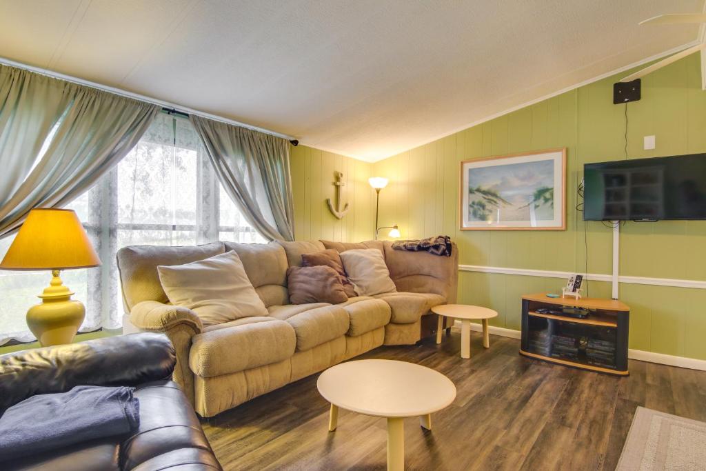 Beachy Lewes Vacation Rental with Yard and Fire Pit! photo 4