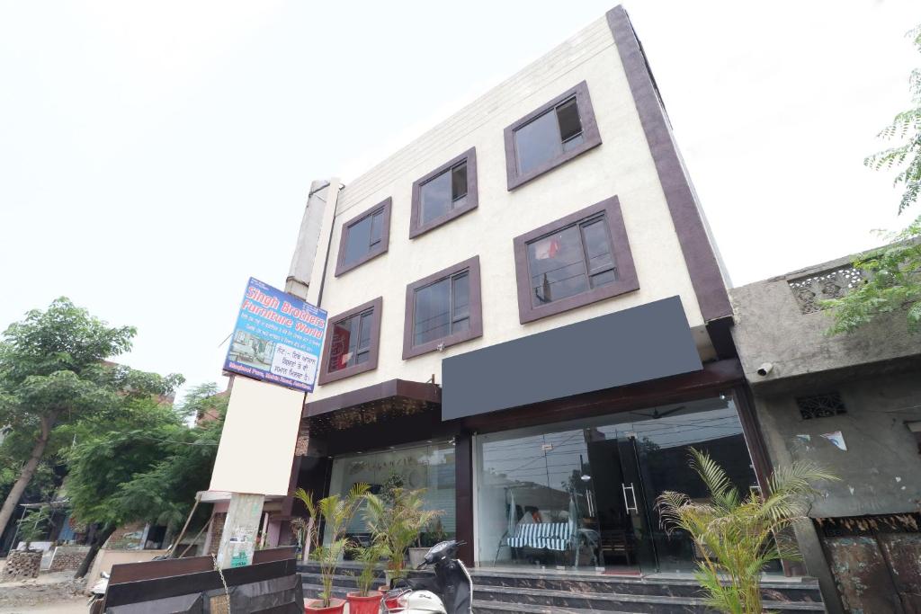 OYO Hotel Livinn Hub photo 1
