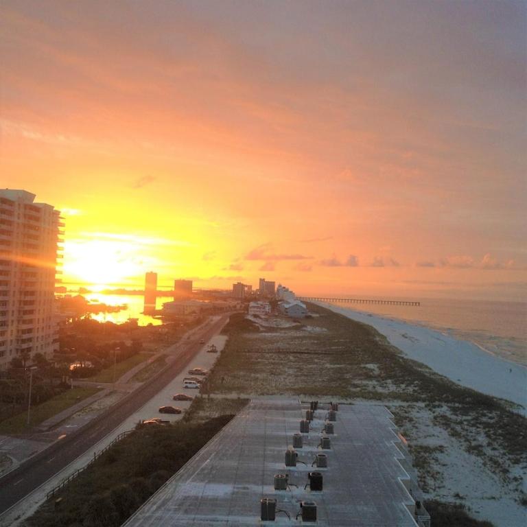 Ocean Front Penthouse Suite Panoramic Views of Gulf,Pensacola Beach,Pier, & Bay photo 4