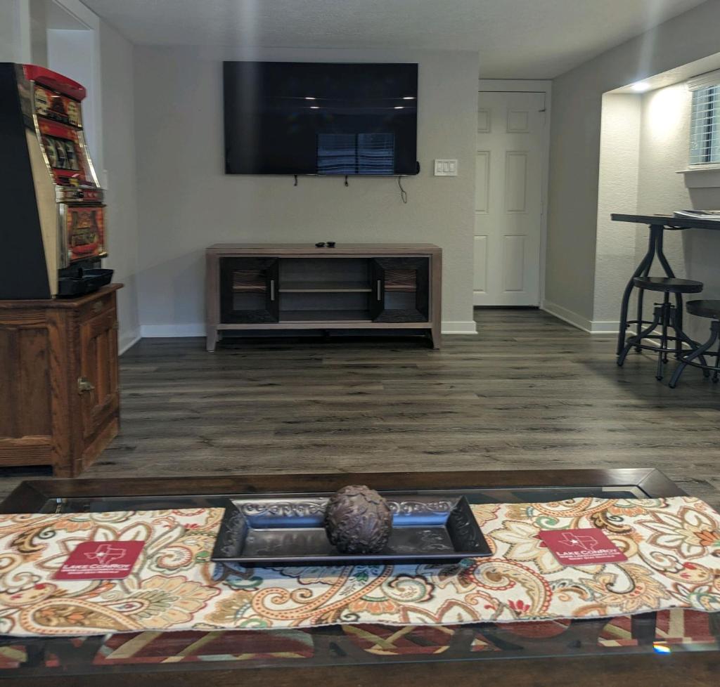 Lake ConRoy Estates - Unit B with Pool Access photo 2