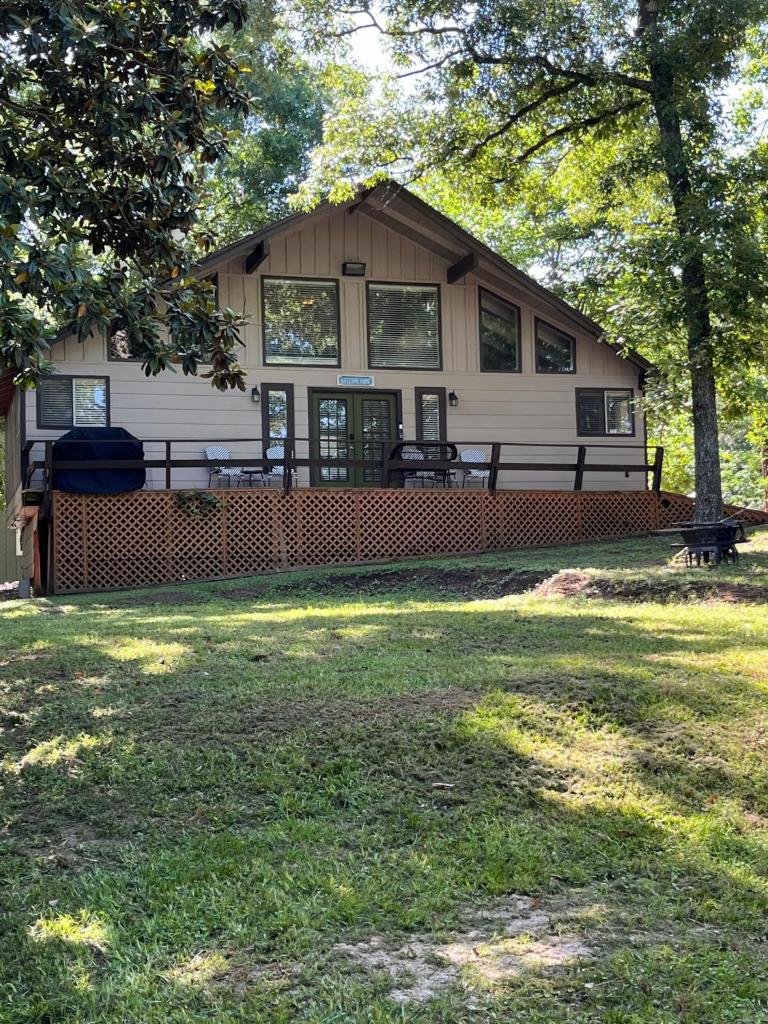 Hideaway - 3 BR Home with PRIVATE POOL on wooded lot photo 3