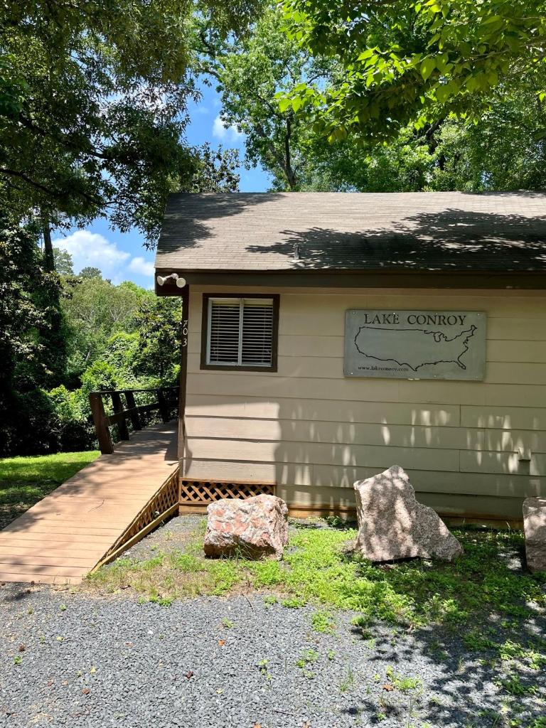 Hideaway - 3 BR Home with PRIVATE POOL on wooded lot photo 4