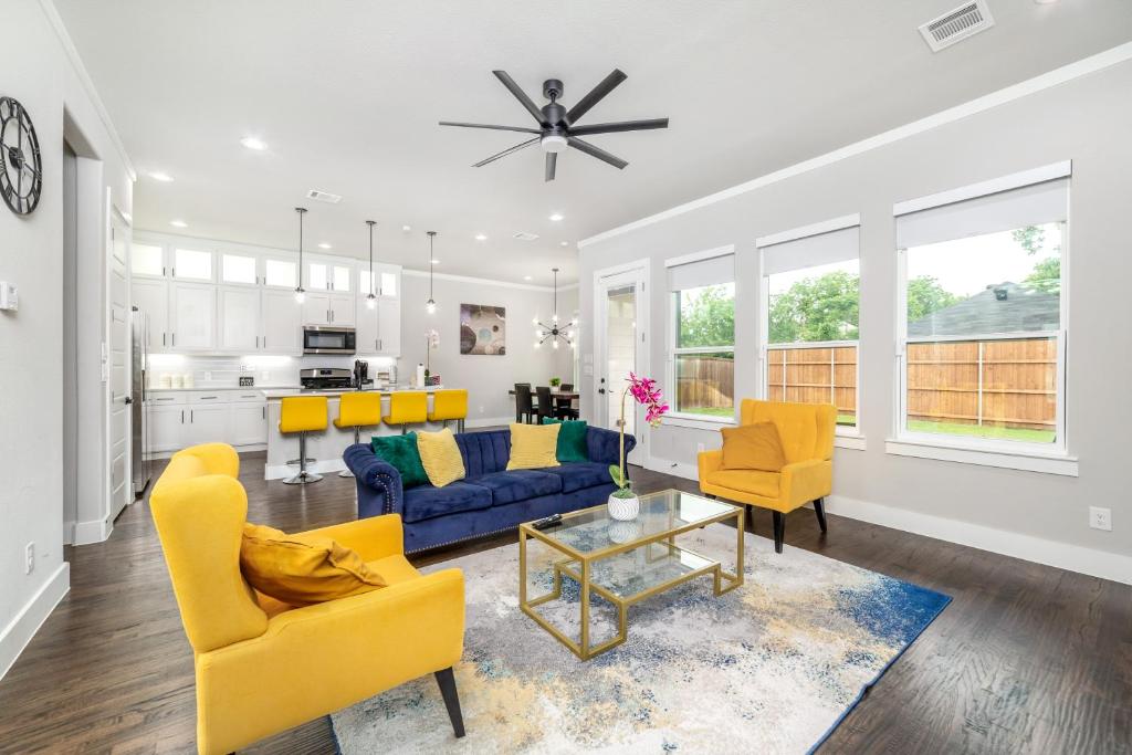 Spectacular 4BRs Home in Downtown Dallas photo 3