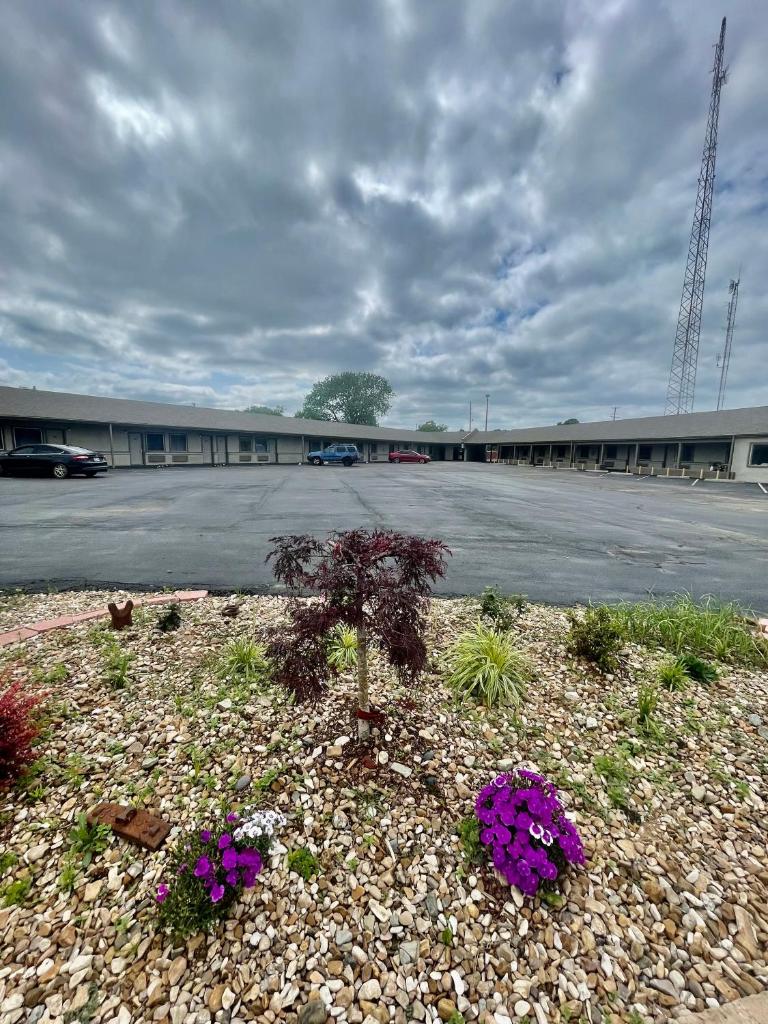 Economy Inn photo 1