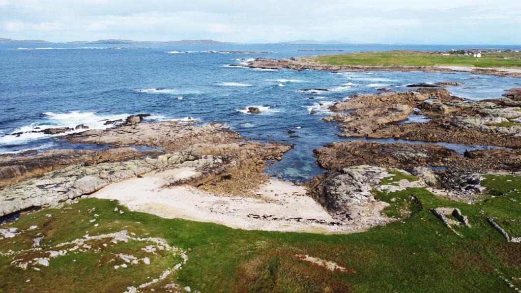 Lands End Cottage - Connemara photo 3