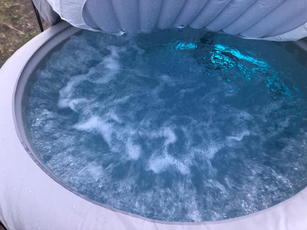 Treehouse Magpies Nest with bubble pool photo 4