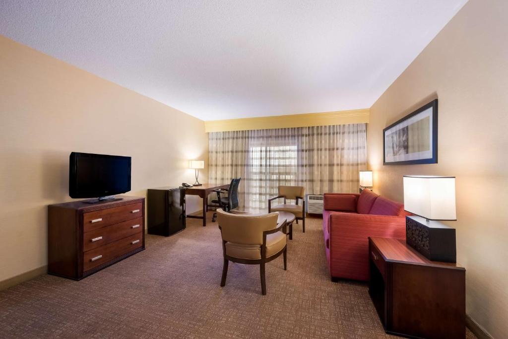 Sonesta Select Detroit Novi - Tap to explore photos