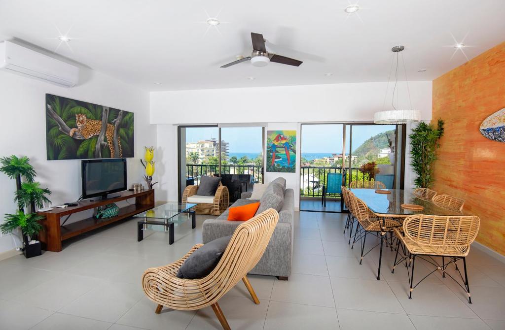 Jaco Bay 6701 - Maikol Arias photo 1