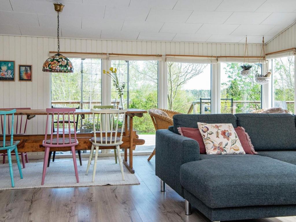 6 person holiday home in R nde photo 3