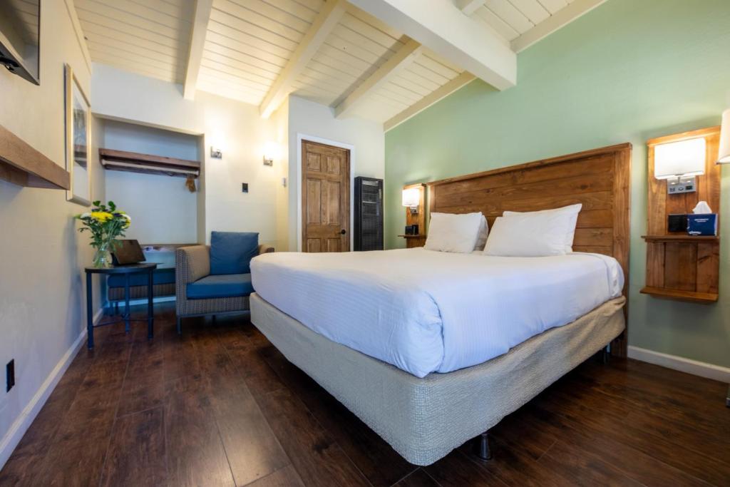 Emerald Bay Lodge photo 4