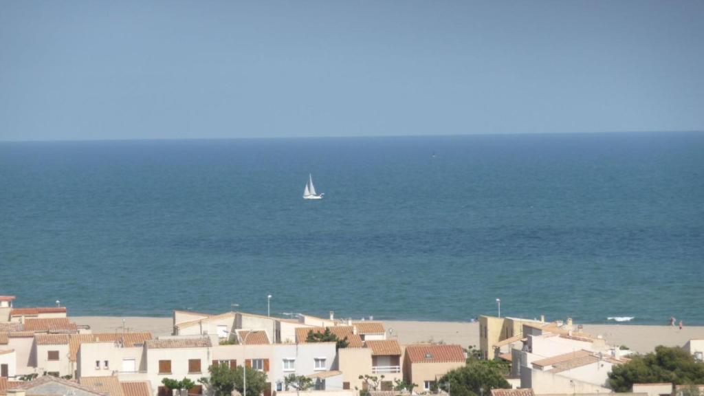 DUPLEX PISCINE PLEINE VUE MER PLAGE PARKING FIBRE Wi-Fi SAINT PIERRE LA MER photo 4