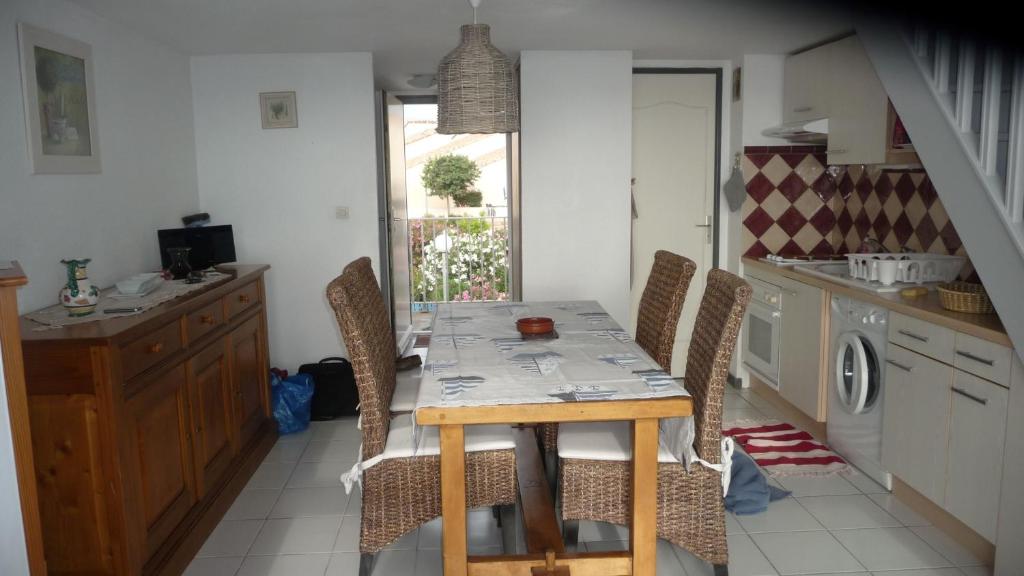 DUPLEX PISCINE PLEINE VUE MER PLAGE PARKING FIBRE Wi-Fi SAINT PIERRE LA MER photo 2