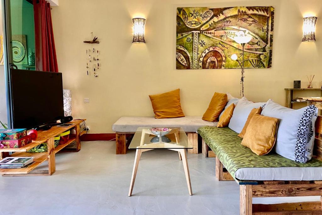Vaiava Beach Carlton- Tahiti - beachfront luxury residence & pool - 4 pers photo 4