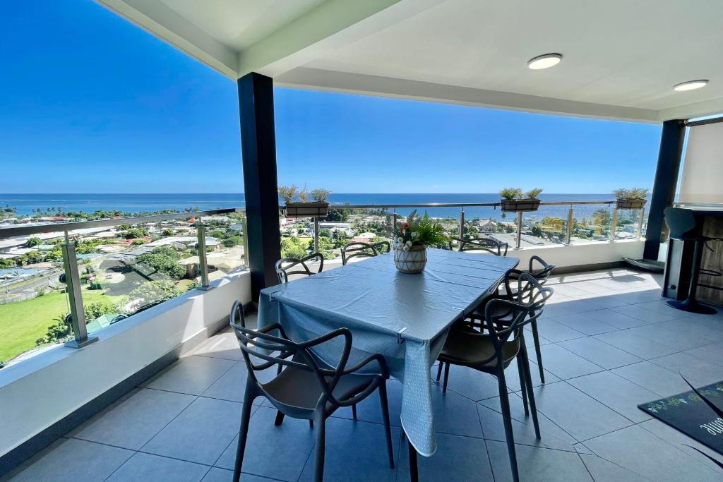 Heaniki'z apartment ocean view pool near Papeete - 2 bdr - AC - Wifi photo 1