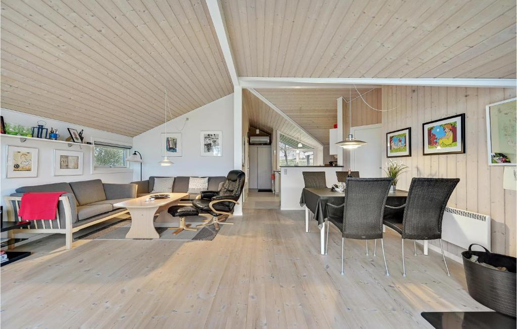 Nice Home In Martofte With 3 Bedrooms And Wifi photo 4